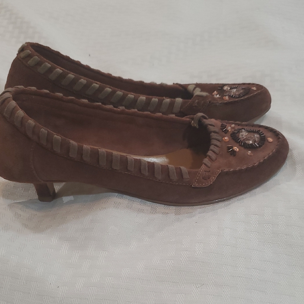 NEW Port News Stylish Brown Embellished Moccasins Kitten Heel - Picture 13 of 13